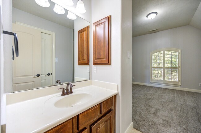 Building Photo - 9230 Hernshead Ln