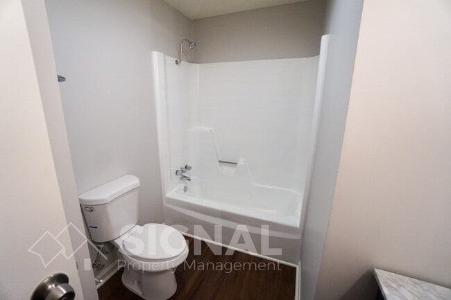 Building Photo - 105 Silverleaf Dr
