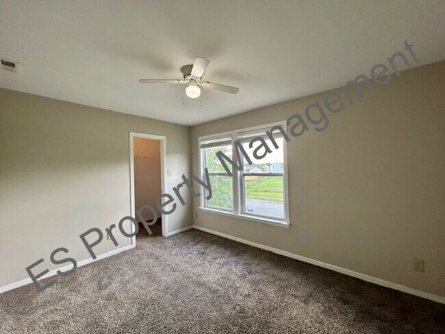 Building Photo - Great 3 Bedroom 2.5 Bathroom Two Story Home with Loft in Lawrence!