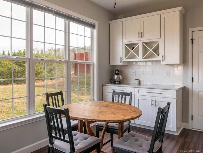 Building Photo - 47 Stone River Dr