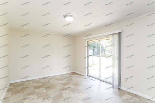 Building Photo - 2494 W Kemper Rd