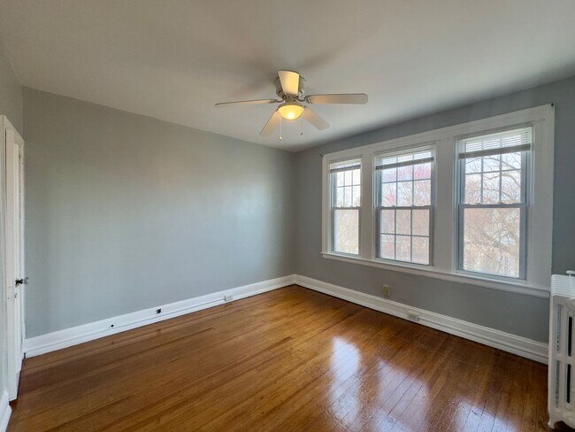 Building Photo - Charming 3 Bedroom/2 Bathroom Townhome in Ednor Gardens-Lakeside, MD!