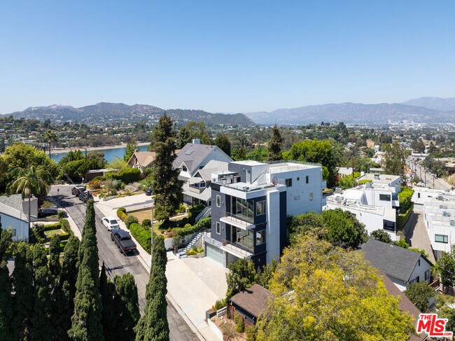 Building Photo - 2311 Cove Ave