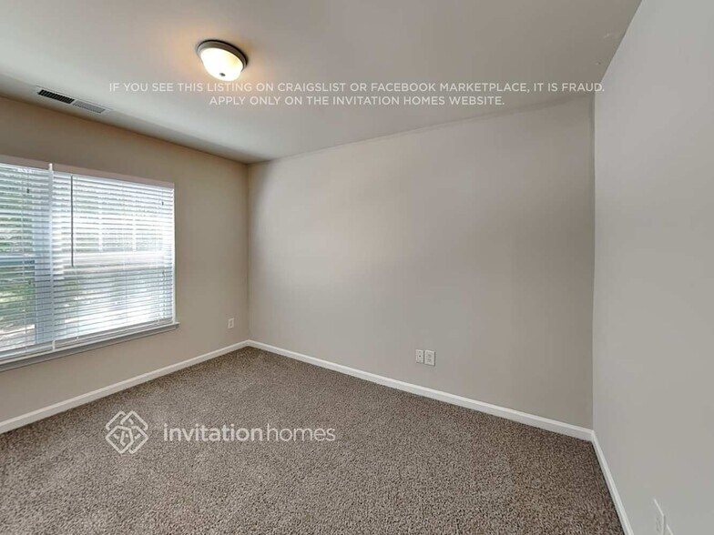 Building Photo - 15604 Carrington Ridge Dr