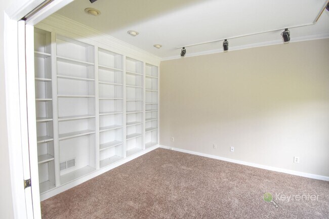 Building Photo - 5474 Grandview Ln