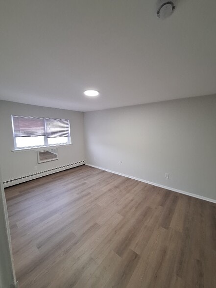 Building Photo - 91 Oak St