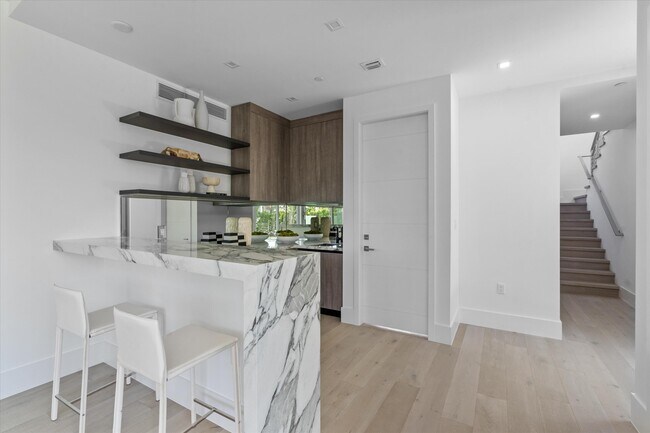 Building Photo - 1070 Del Harbour Dr