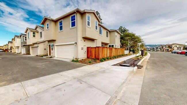 Building Photo - 2782 Sassy St