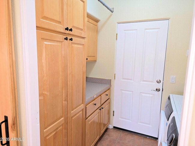 Building Photo - 600 E Desert Canyon Rd