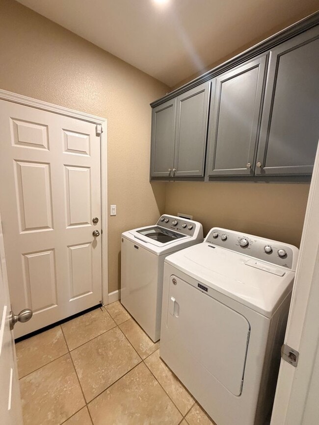 Building Photo - 1587 Manzanita Way
