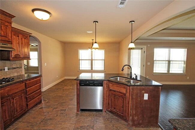 Building Photo - 3108 SW Oakleigh Rd