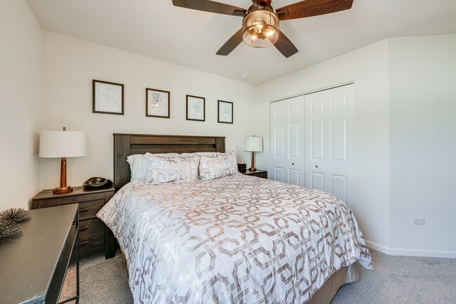 Building Photo - 3S528 Cambridge Ct