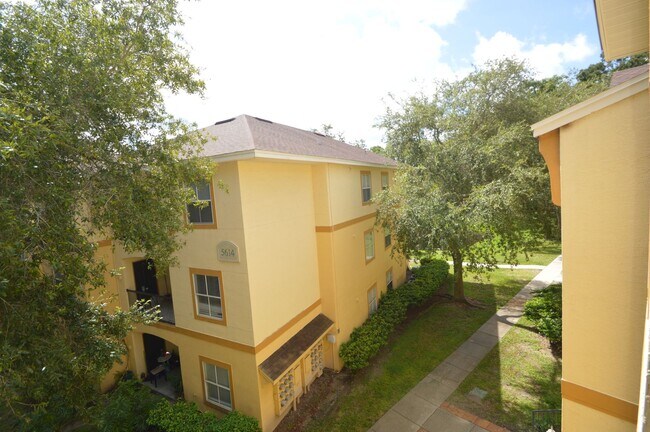 Building Photo - 1 bed/1 bath with Den in CARROLLWOOD AREA:...