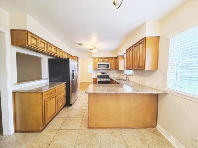 Building Photo - 5118 Lymbar Dr