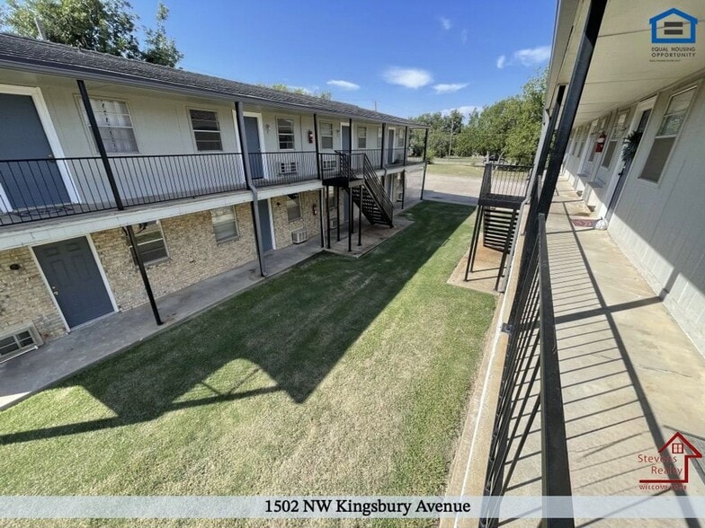 Building Photo - 1502 NW Kingsbury Ave