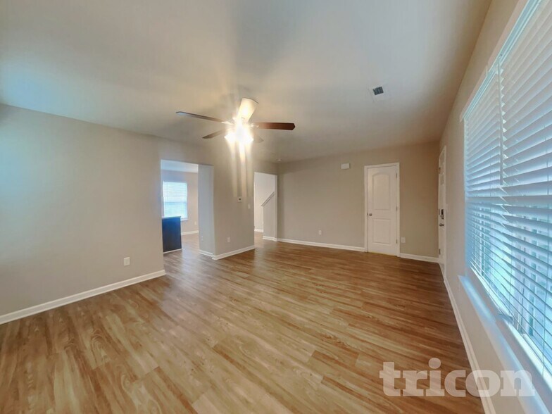 Building Photo - 1524 Hamilton Hills Dr