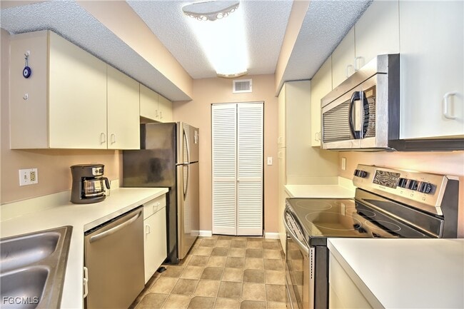Building Photo - 13615 Eagle Ridge Dr