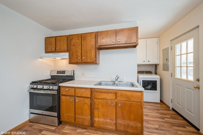 Building Photo - 3740 Kencrest Dr NE