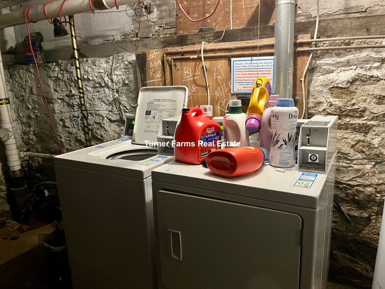 Building Photo - 83 Wensley St