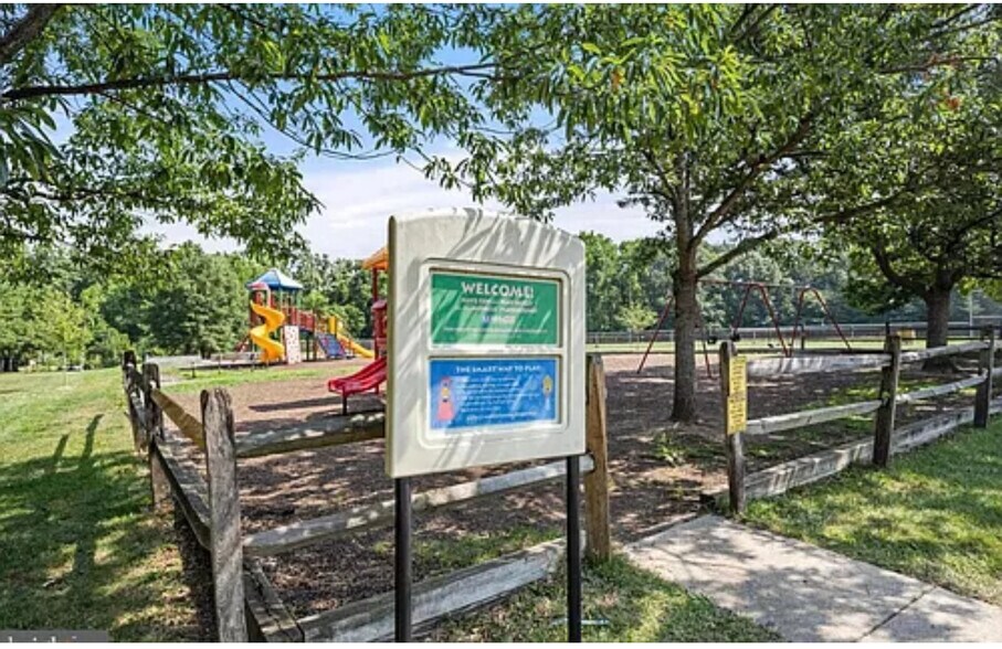 Building Photo - 6998 Hanover Pky