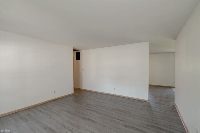 Building Photo - 3 br, 1.5 bath House - 321 Rowe Drive