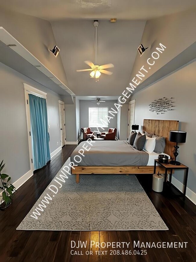 Building Photo - 1307 W Belknap Dr.