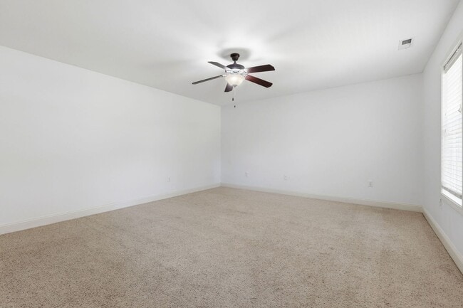 Building Photo - 80 Valor Cir