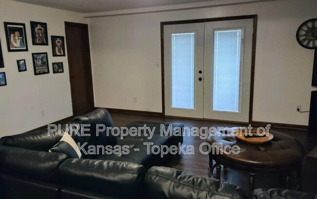 Building Photo - 111 Vista View Ct