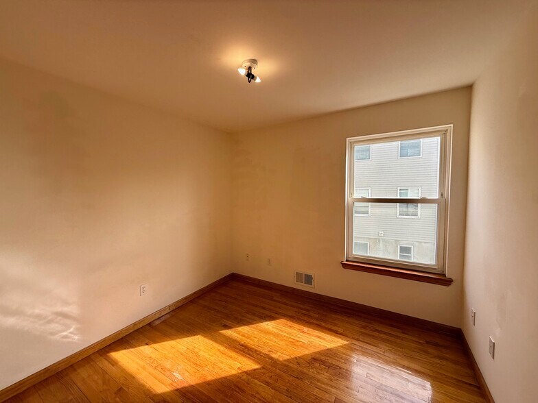 Building Photo - 725 Jersey St