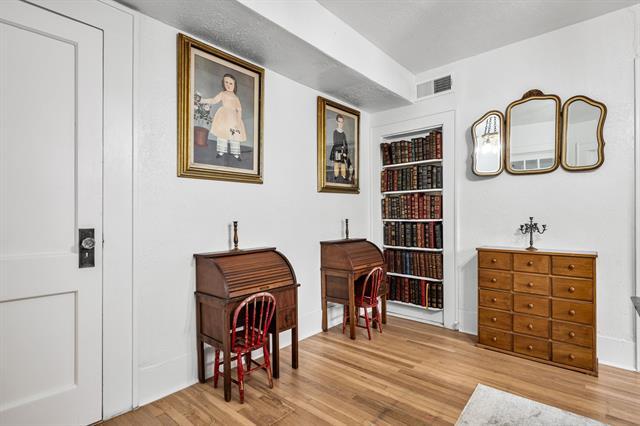 Building Photo - 5322 Junius St