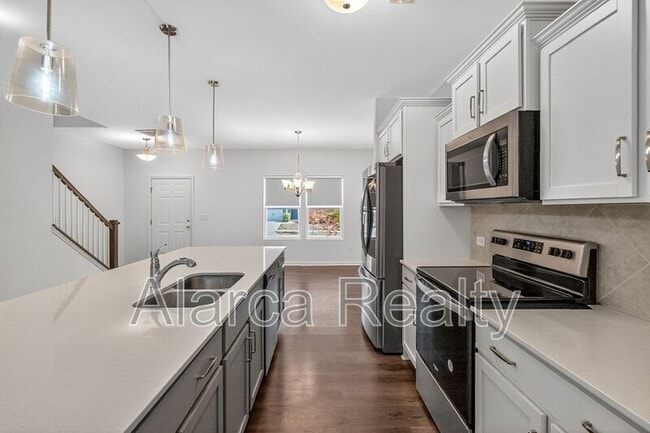 Building Photo - 764 Alexander Commons Dr