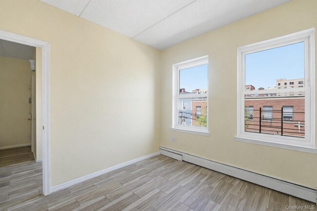 Building Photo - 426 E 159th St