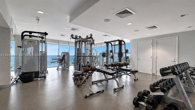 Building Photo - 17001 Collins Ave