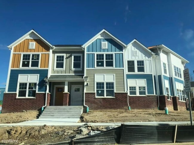 Building Photo - 310 E 3rd St