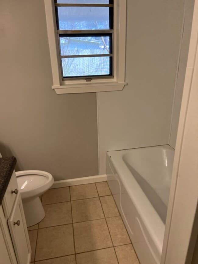 Building Photo - Renovated 4 Bedroom 2 Bath Home for Rent!!