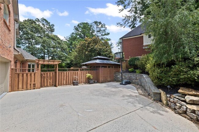 Building Photo - 710 Weybridge Pl