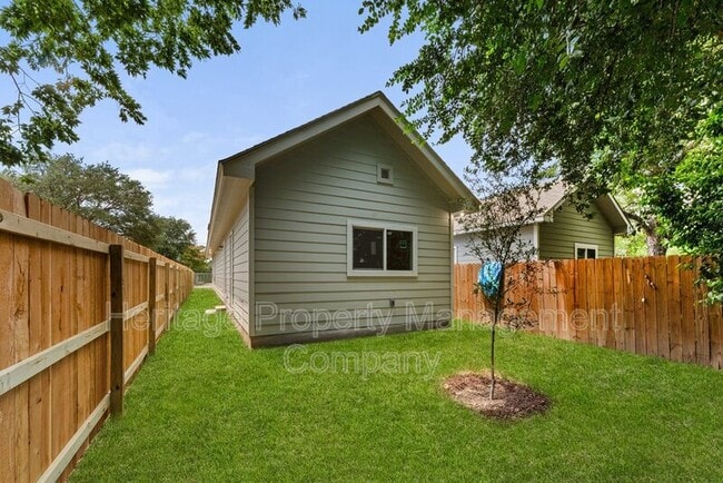 Building Photo - 109 Remolino