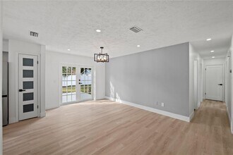 Building Photo - 3206 Las Brisas Dr