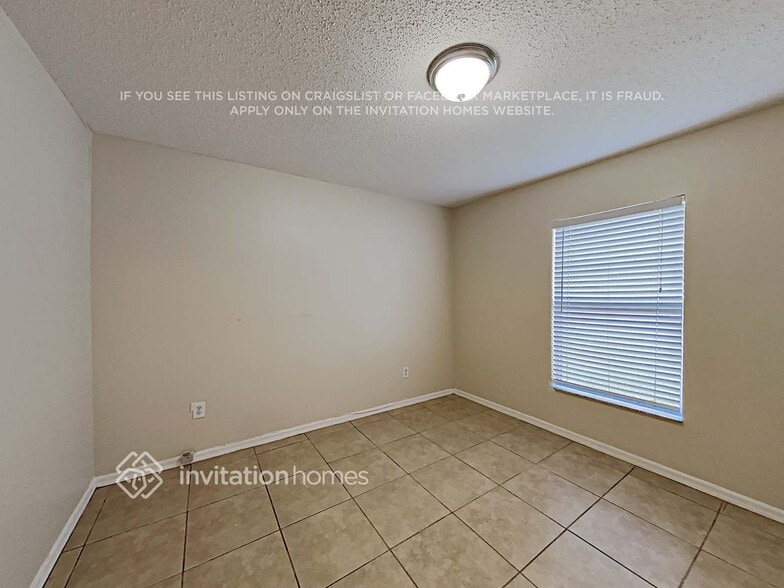Building Photo - 409 NW Concord Dr