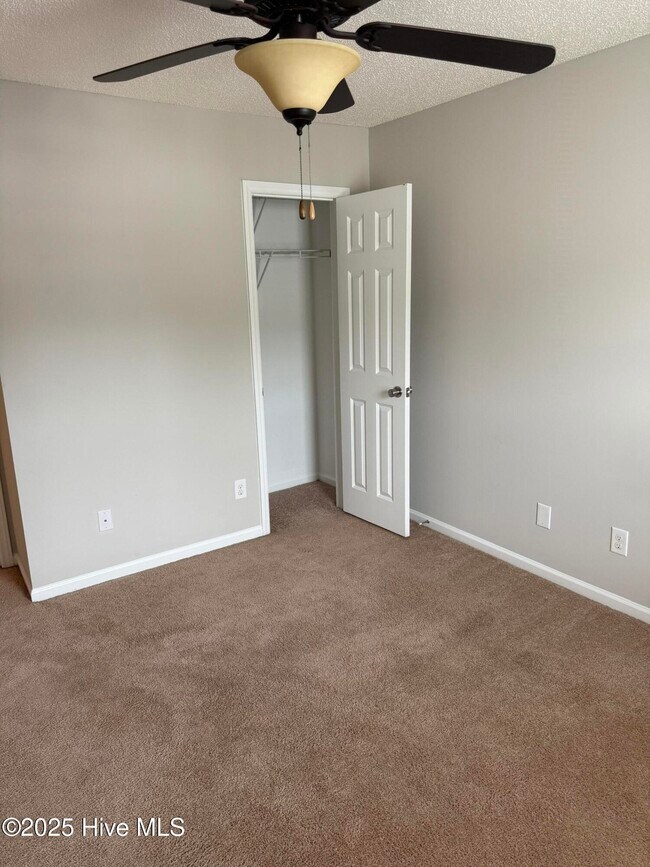 Building Photo - 1222 Cross Creek Cir