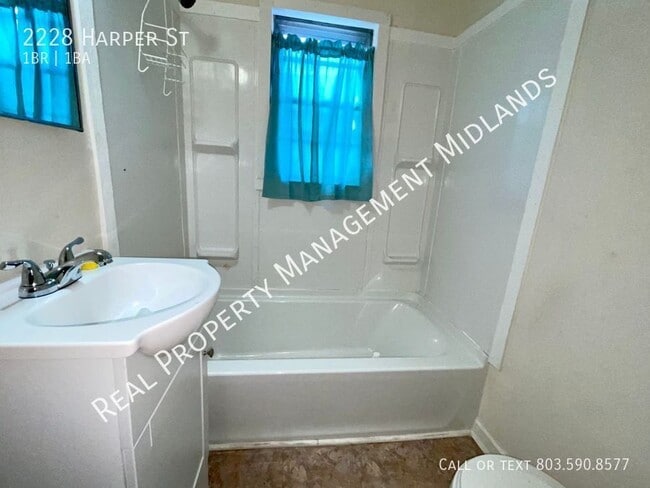 Building Photo - 2228 Harper St
