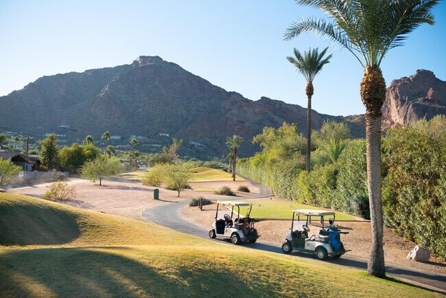 Building Photo - 5455 E Lincoln Dr