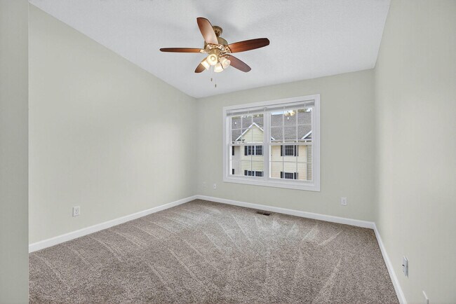 Building Photo - 220 E 37TH St