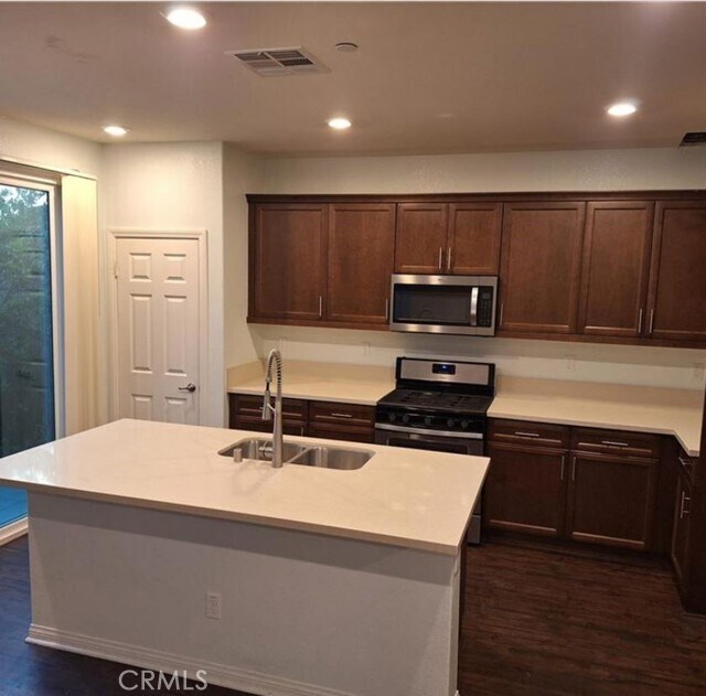 Building Photo - 825 Parisa Pl