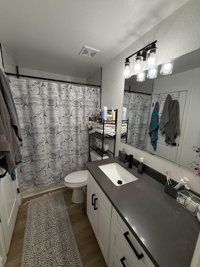 Building Photo - "Charming 2-Bed Duplex in Rancho Cordova – 1,110 Sq Ft of Comfort!"