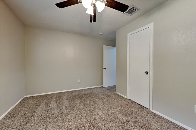 Building Photo - 16854 Gleneagle Dr N