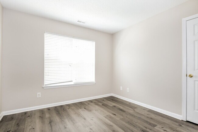 Building Photo - 1623 Oak Knoll Ln