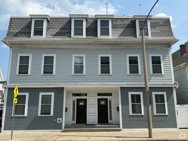 Building Photo - 342 Dorchester St