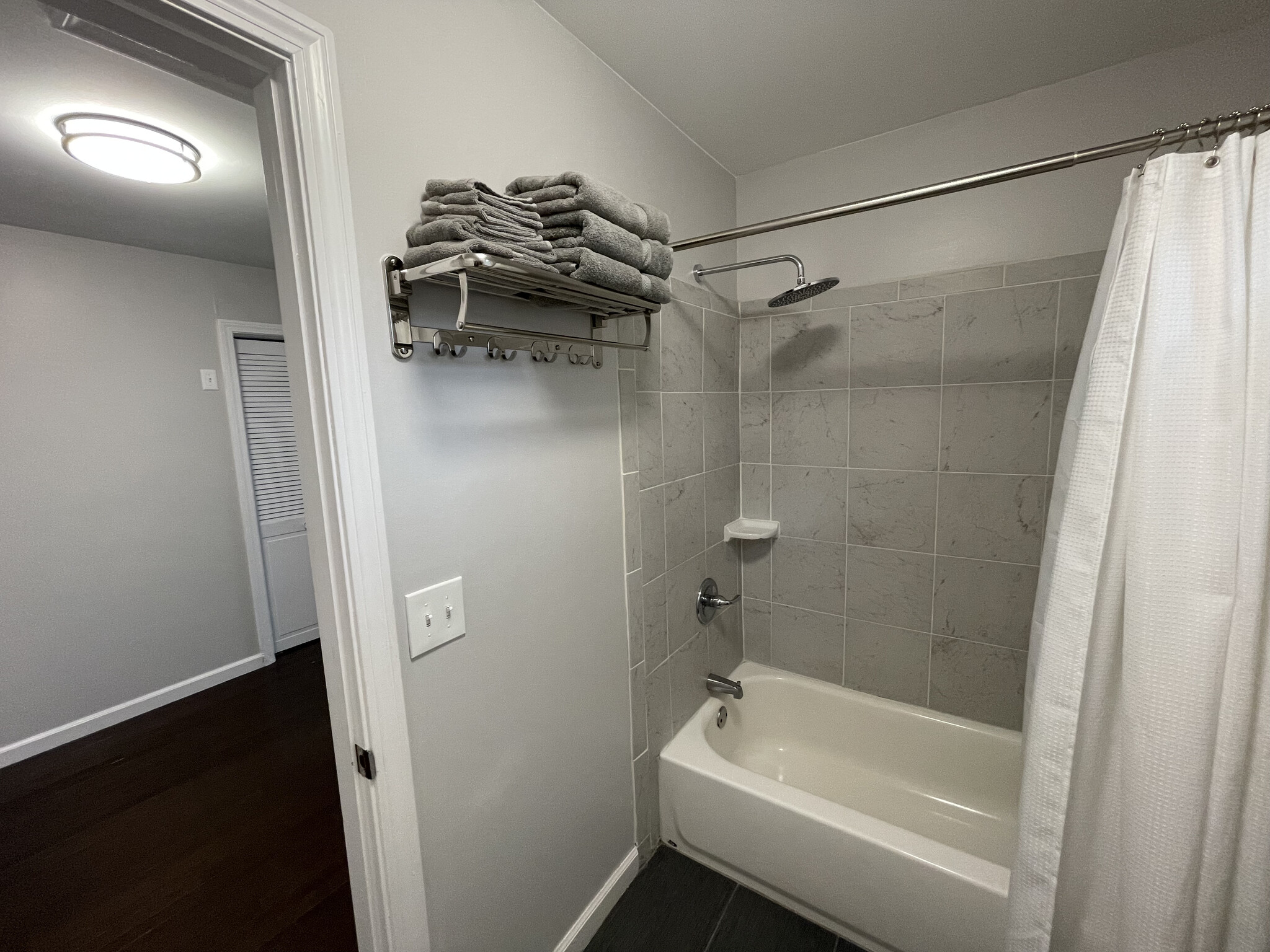 Bathroom - 35 Taylor Pl