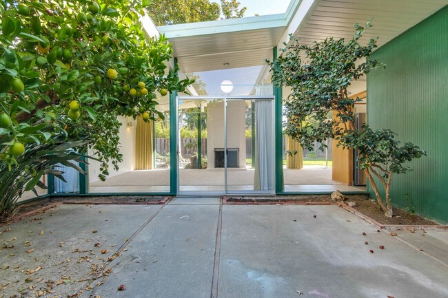 Building Photo - Eichler with Top Sunnyvale Schools